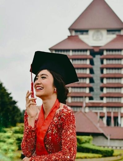 Febby Rastanty wisuda. [Instagram]