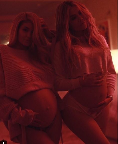 Khloe Kardashian mengumumkan persalinan Kylie Jenner di Instagram.