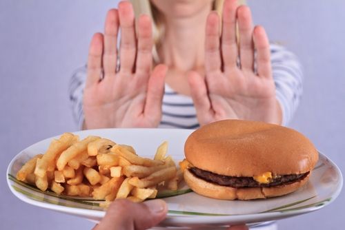 Menolak makan junk food. (Shutterstock)