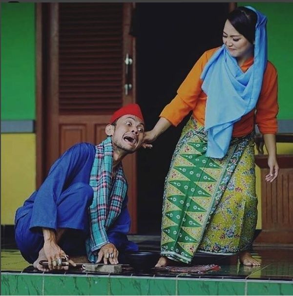 Mpok Alpa saat syuting video klip single terbarunya. (Instagram)