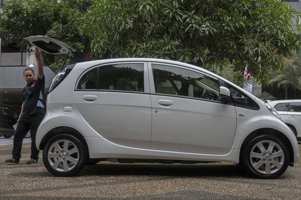 Sosialisasi Mobil Listrik di Tanah Air Sosialisasi Mobil Listrik di Tanah Air