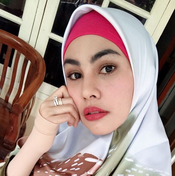 Postingan kartika putri