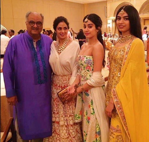 Sridevi bersama suami, Boney Kapoor dan dua putrinya, Jhanvi dan Khushi Kapoor. (Instagram)