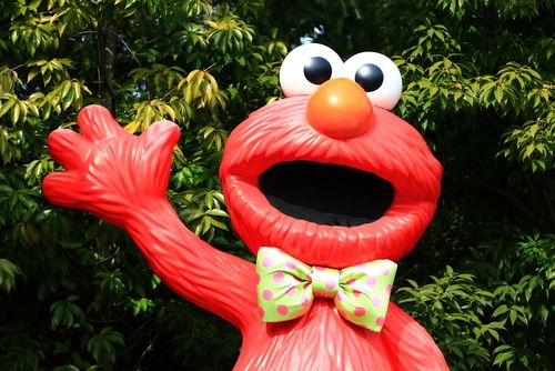 Karakter Elmo. (Shutterstock)