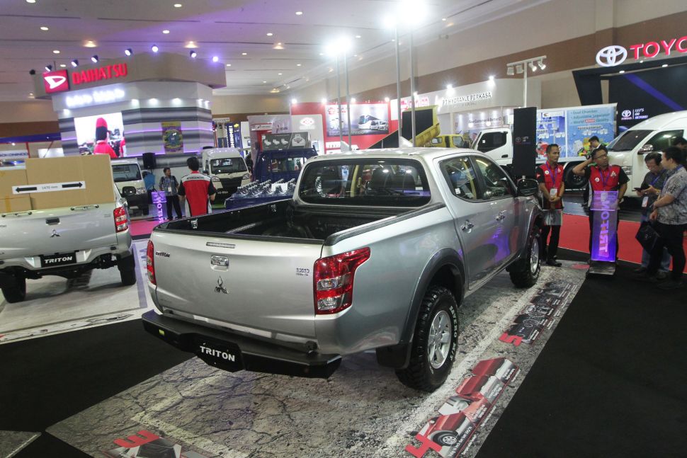 Pameran otomotif khusus kendaraan komersial Gaikindo Indonesia International Commercial Vehicle Expo (GIICOMVEC) 2018 resmi dibuka di Jakarta Convention Center (JCC), Senayan, Jakarta, Kamis (1/3).