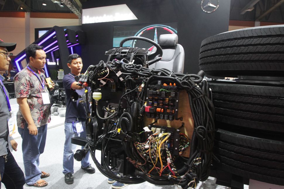 Pameran otomotif khusus kendaraan komersial Gaikindo Indonesia International Commercial Vehicle Expo (GIICOMVEC) 2018 resmi dibuka di Jakarta Convention Center (JCC), Senayan, Jakarta, Kamis (1/3).