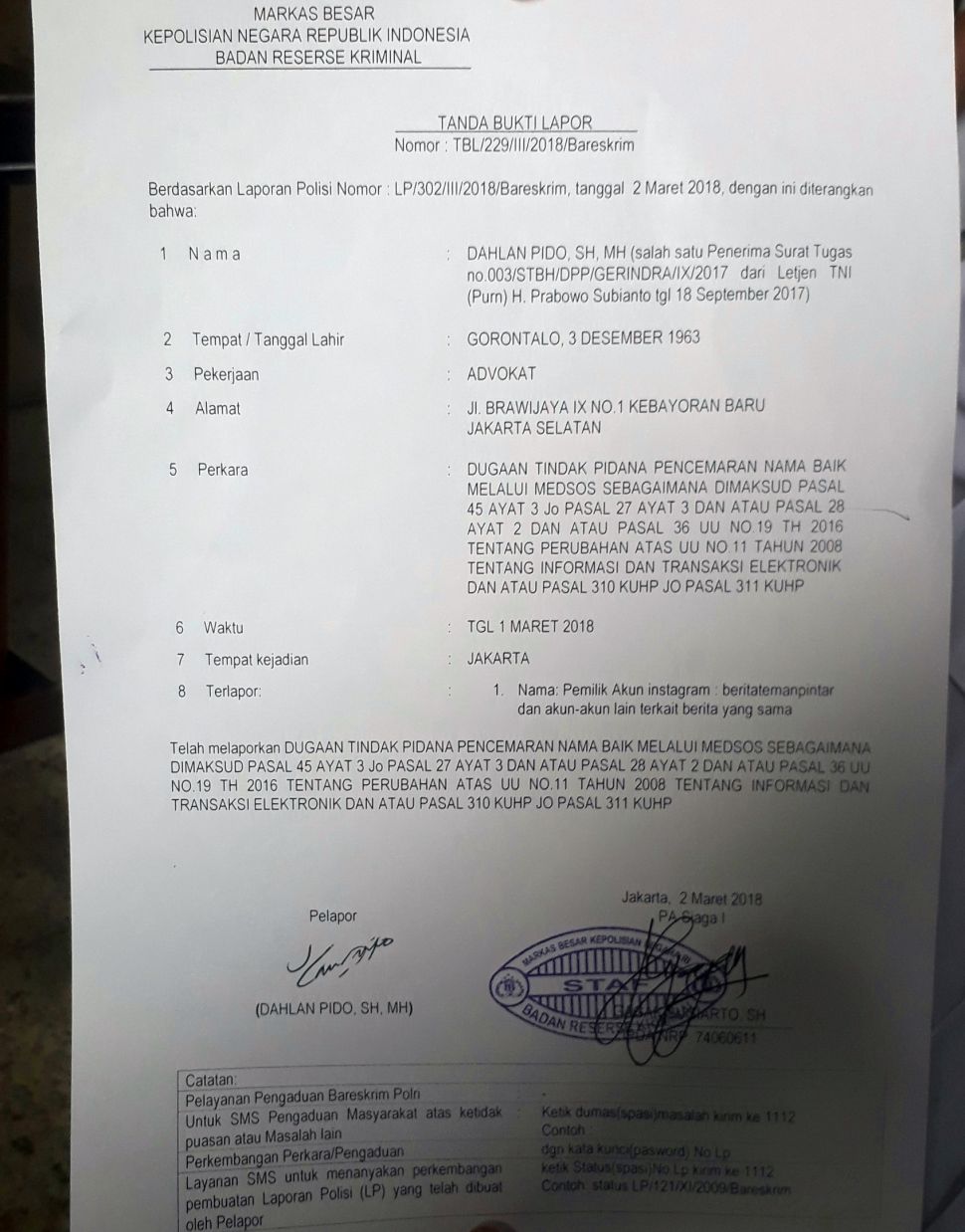 Surat pelaporan kuasa hukum Ketua Umum DPP Partai Gerindra Prabowo Subianto atas pencemaran nama baik yang dilakukan akun Instagram @Beritatemanpintar ke Bareskrim Polri, di Gedung KKP, Gambar, Jakarta Pusat, Jumat (2/3/2018). [Suara.com/Dwi Bowo Raharjo]