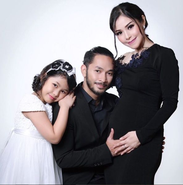 Uki NOAH bersama Metha Yunatria dan putrinya. (Instagram)