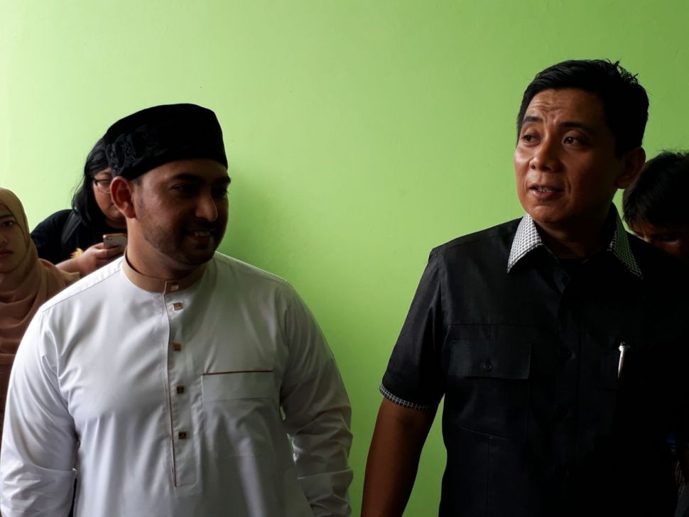 Kuasa hukum Fachri Albar, Sandy Arifin dan Ustadz Ahmad Al Habsyi di RSKO, Jakarta Timur, Senin (12/3/2018) [suara.com/Ismail]