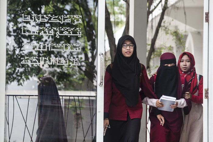 Mereka Dihina dan Ditolak di Kelas karena Cadar