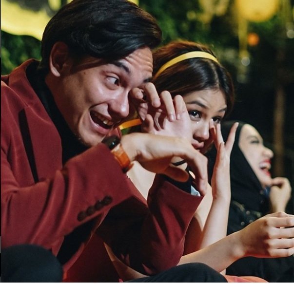 Adipati Dolken dan Vanesha Prescilla menangis usai gala premier film Teman Tapi Menikah. (Instagram)