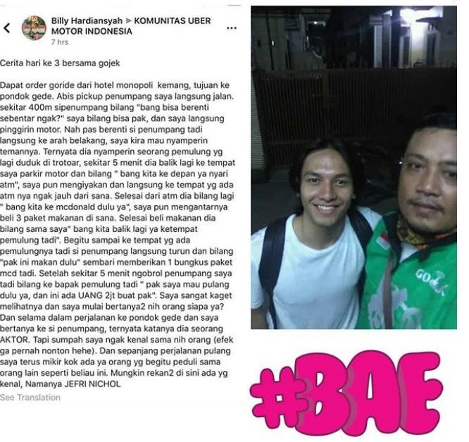 Jefri Nichol bersama seorang pengemudi ojek online. (Instagram)