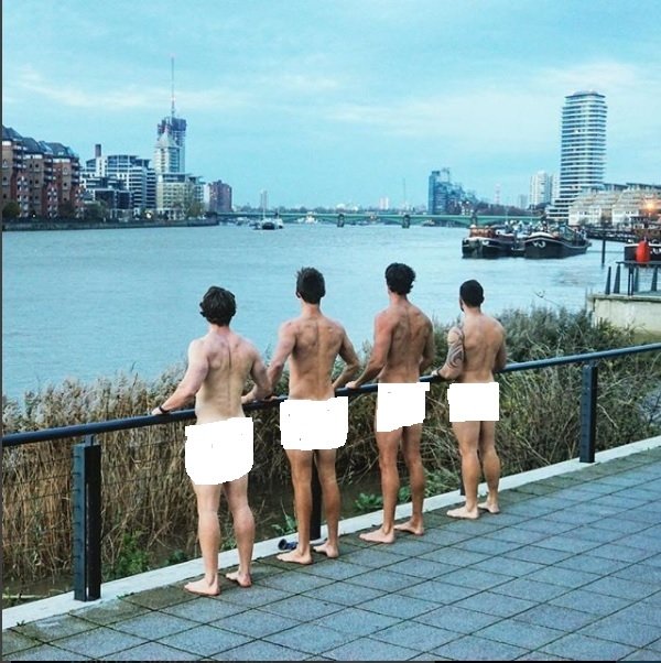 Salah satu foto The Naked Professor. (Instagram The Naked Professor)