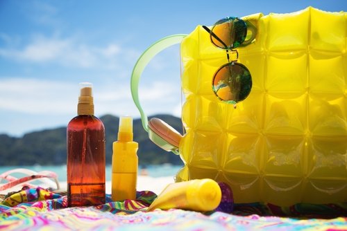 Produk perawatan kulit, minyak tanning, tabir surya. (Shutterstock)