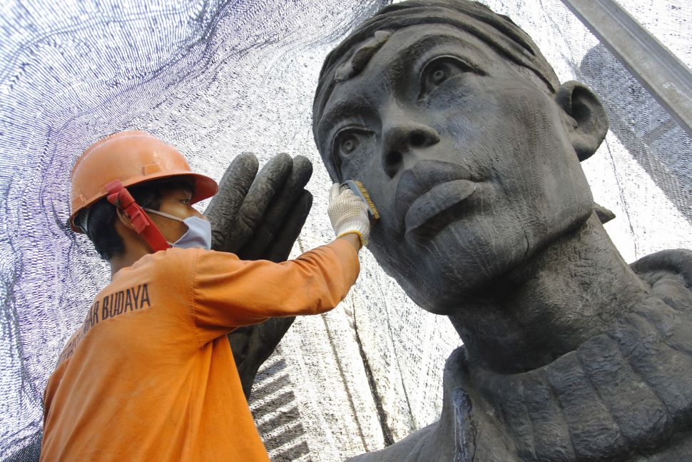Perawatan Patung Jenderal Sudirman Perawatan Patung Jenderal Sudirman