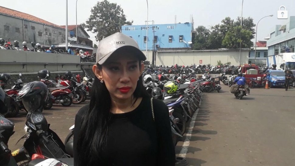 Dewi Sanca di Mampang, Jakarta Selatan, Selasa (17/4/2018) [suara.com/wahyu tri laksono].