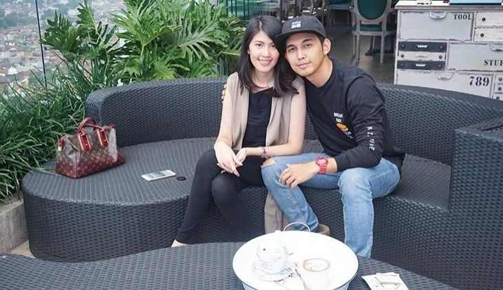 Indra Sinaga alias Naga Lyla bersama istrinya Feby Rizky. (Instagram)