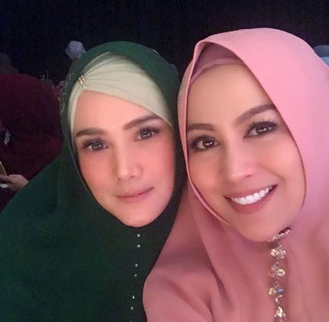 Mulan Jameela berhijab. [Instagram] 