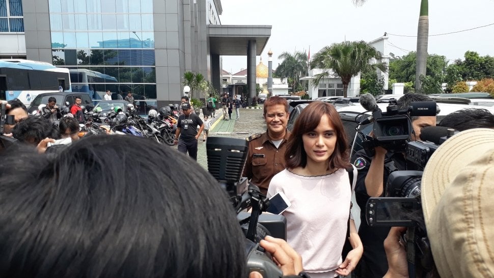 Renata Kusmanto saat tiba di Kejaksaan Negeri Jakarta Selatan, Kamis (19/4/2018) [suara.com/Ismail]