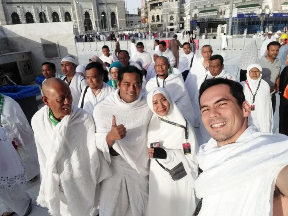 Atalarik Syach saat menunaikan umrah (koleksi pribadi Atalarik Syach).