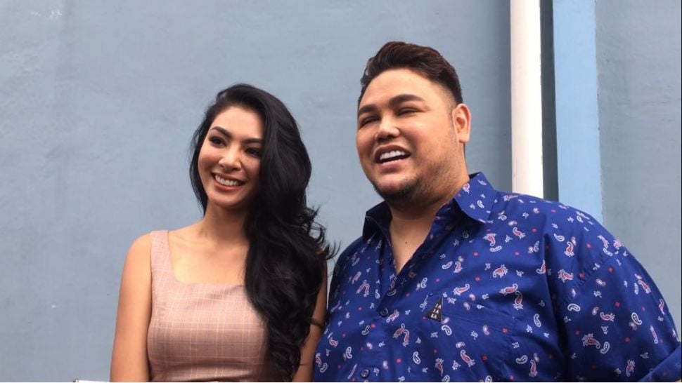 Ivan Gunawan bersama Faye Malisorn (Sumarni/Suara.com)