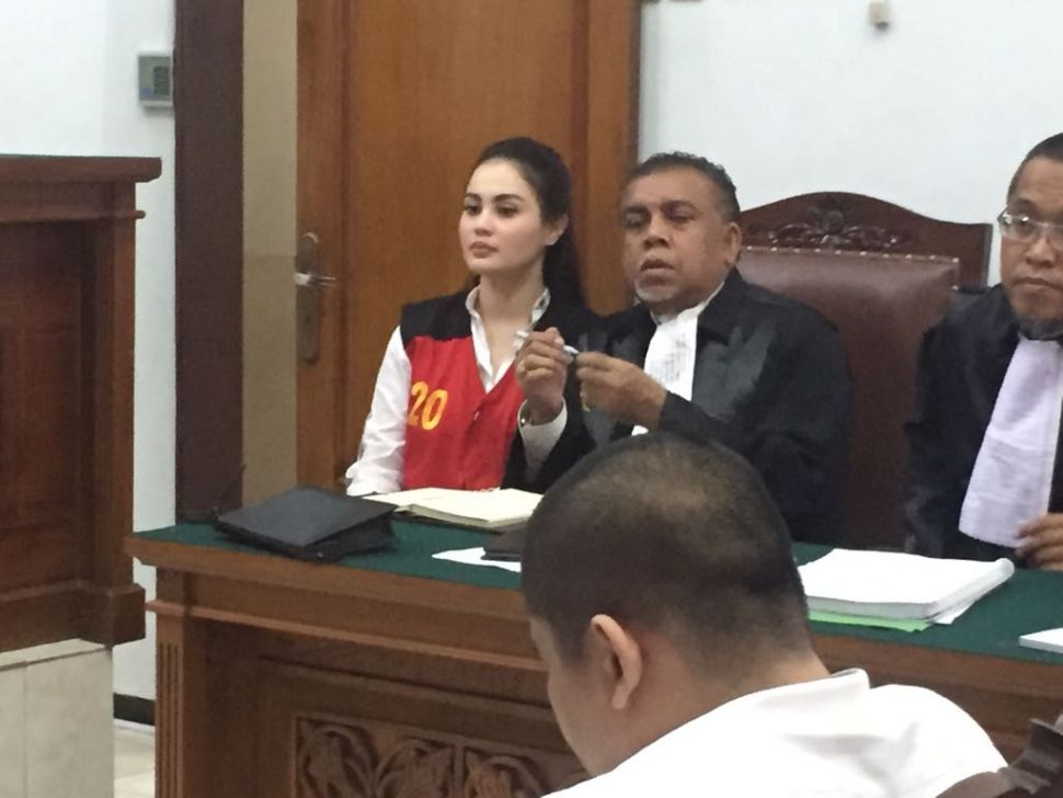Jennifer Dunn saat menjalani sidang di Pengadilan Negeri Jakarta Selatan. (Sumarni/Suara.com)