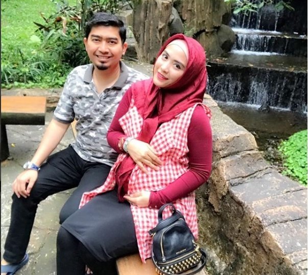 Ustadz Solmed dan April Jasmine. (Instagram)