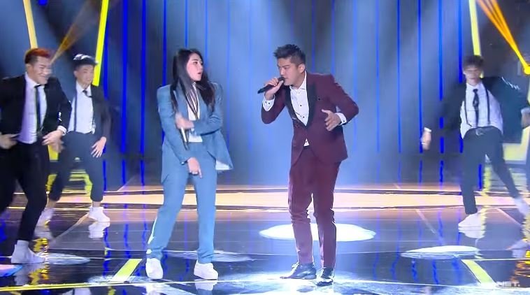 Via Vallen dan Boy William di Indonesian Choice Awards, Minggu (29/4/2018) [Netmediatama/Youtube].