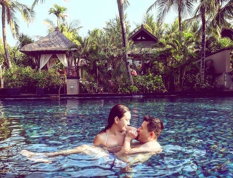 Shandy Aulia dan suami habiskan momen mesra bersama di Bali (shandyaulia/instagram).