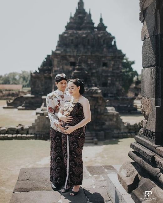 Vicky Shu melakukan sesi maternity shoot (rezaprabowophoto/instagram)