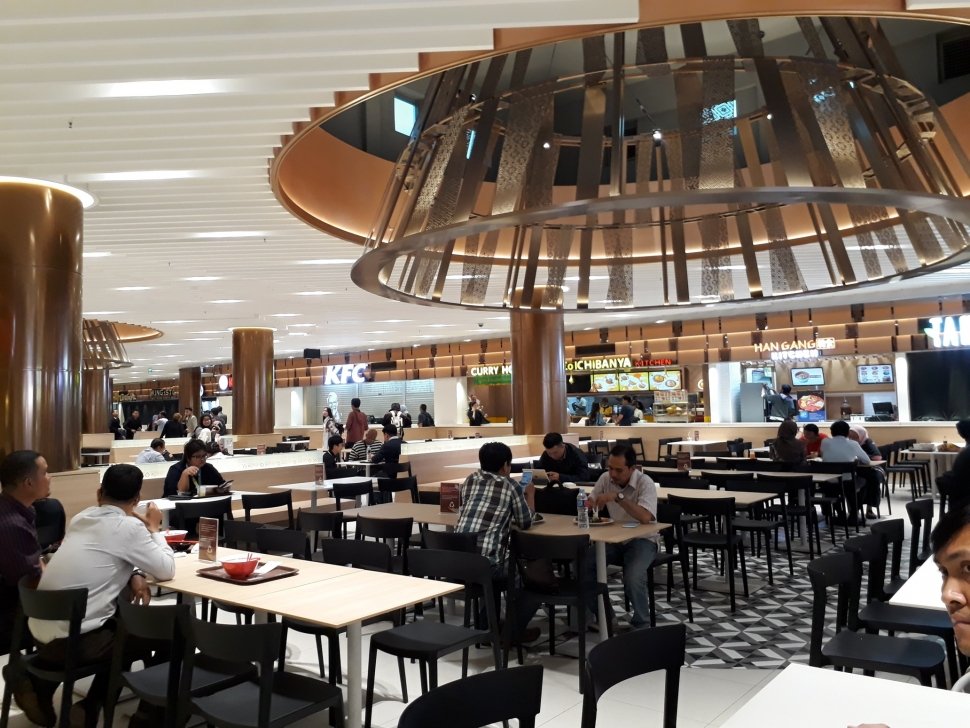Food Court Plaza Senayan. (Suara.com/Firsta Putri Nodia)