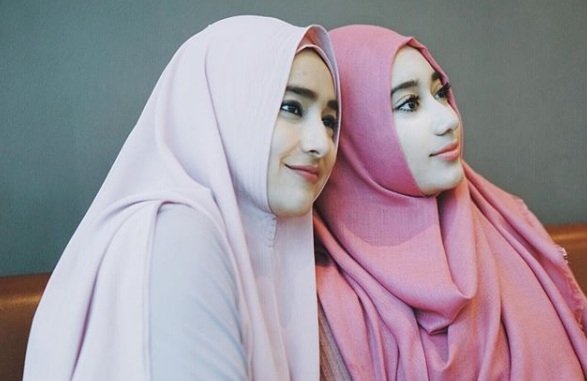 Cindy Fatika Sari dan Tengku Syaira Anataya [Instagram]