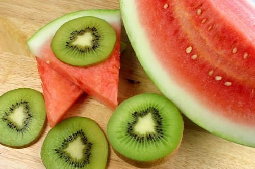 Kiwi dan semangka. (Shutterstock)