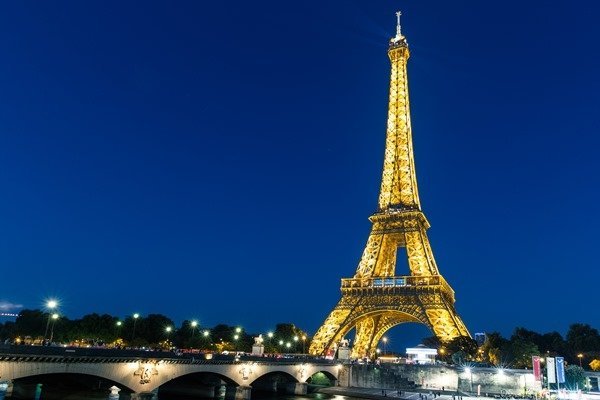 Menara Eiffel. (Wonders List)