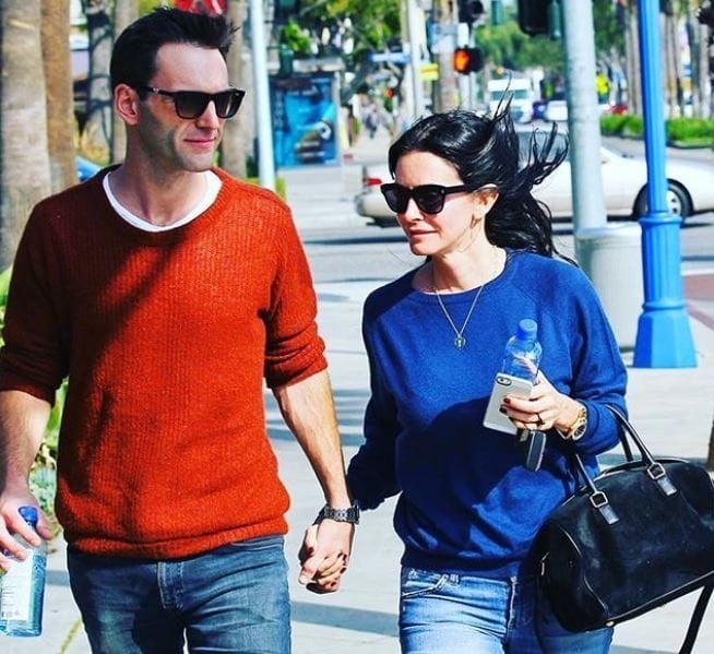 Courteney Cox dan calon suami, Johnny McDaid. (Instagram)