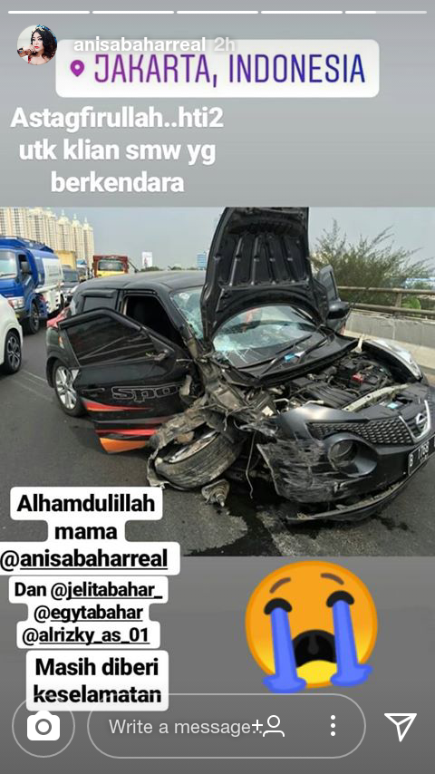 Mobil ringsek milik Annisa Bahar [Instagram/anisabaharreal]