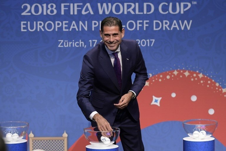 Mantan pemain Real Madrid Fernando Hierro ambil bagian dalam acara drawing Piala Dunia 2018 [AFP]