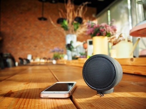 Ilustrasi speaker bluetooth. [Shutterstock]