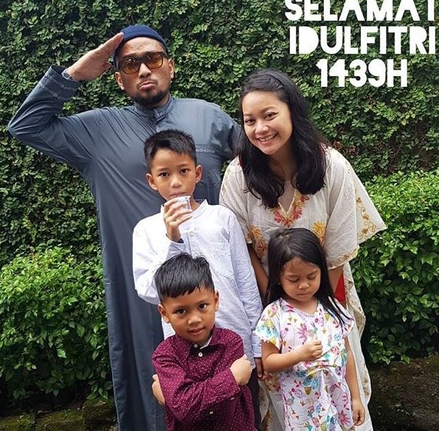 Imam Darto bersama istri dan tiga anaknya. (Instagram)