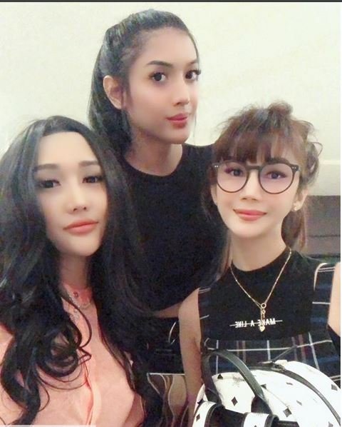 Mille Cyrus bersama Lucinta Luna dan Nur Sajat. (Instagram)