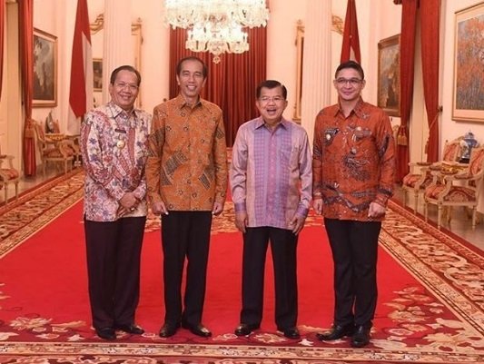 Pasha Ungu foto bareng Presiden Jokowi dan Wapres Jusuf Kalla. [Instagram]