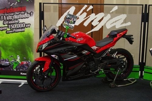 Kawasaki Ninja 300 dipamerkan di Thailand pada Oktober 2017 lalu. [Shutterstock]