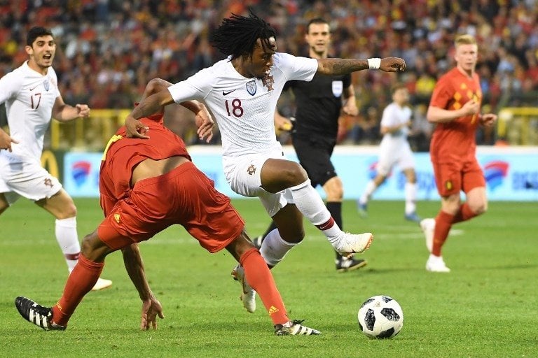 Winger Portugal Gelson Martins melewati pemain Belgia dalam laga persahabatan yang berlangsung di awal tahun 2018 [AFP]