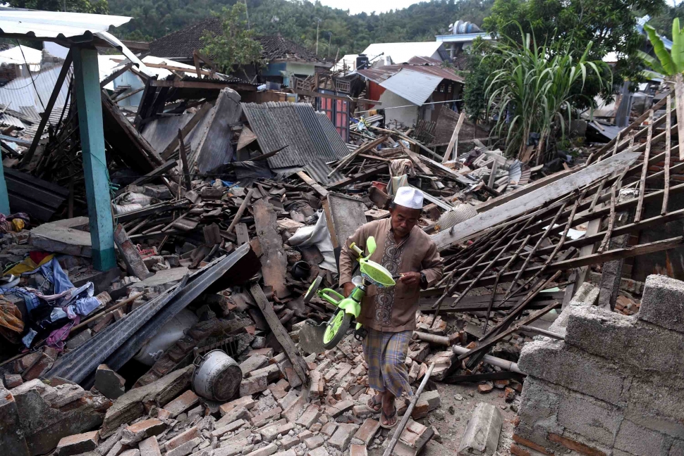 Gambar Gempa Bumi Di Lombok - AR Production