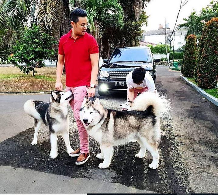 Richard Muljadi bersama anjing kesayangan. (Instagram)