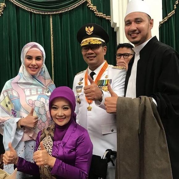 Habib Usman dan Kartika Putri hadiri acara Sertijab Gubernur Jabar Ridwan Kamil [Instagram/kartikaputriworld]