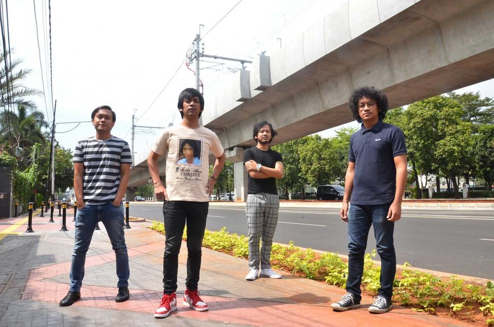 D'Masiv Nyanyikan Dua Single Terbarunya Saat Sambangi Suara.com D'Masiv Nyanyikan Dua Single Terbarunya Saat Sambangi Suara.com