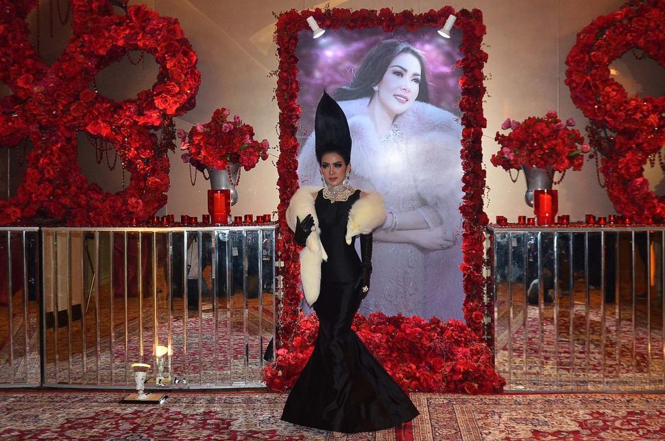 Penampakan Jambul Khatulistiwa Syahrini Sebelum Konser Penampakan Jambul Khatulistiwa Syahrini Sebelum Konser