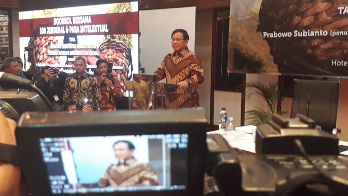 Calon Presiden nomor urut 2 Prabowo Subianto menjadi pembicara dalam acara bedah buku karyanya sendiri, Paradoks Indonesia, di Hotel Sari Pan Pasific, Thamrin, Jakarta, Sabtu (22/9/2018). [Suara.com/Ummi Hadyah Saleh]