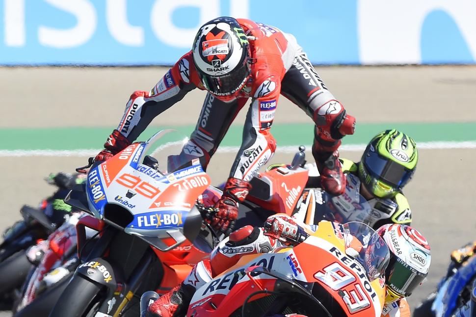 Beginilah Detik-detik Lorenzo Jatuh di MotoGP Aragon Beginilah Detik-detik Lorenzo Jatuh di MotoGP Aragon